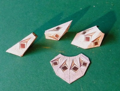 DSCF0105.JPG (223.01 Kio) Vu 380 fois … quatre fois la pièce 53, collez les languettes coupées…