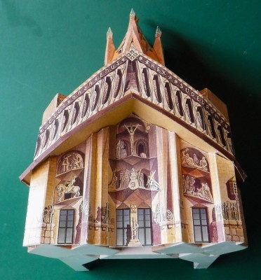 DSCF0137.JPG (203.93 Kio) Vu 289 fois Positionnez le tout au-dessus du portail ; ce n'était pas une mince affaire…