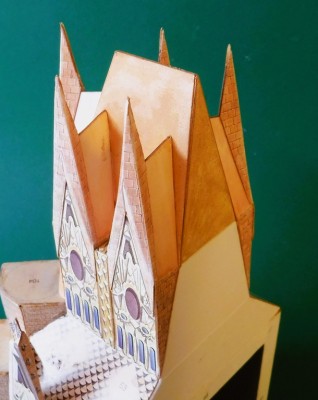 …et les pignons posés sur le toit…