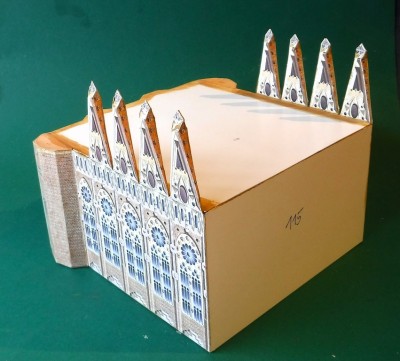 DSCF0196.JPG (199.56 Kio) Vu 1426 fois )… assure l’étanchéité du navire…