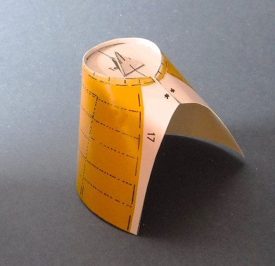 … façonnez et collez les éléments…