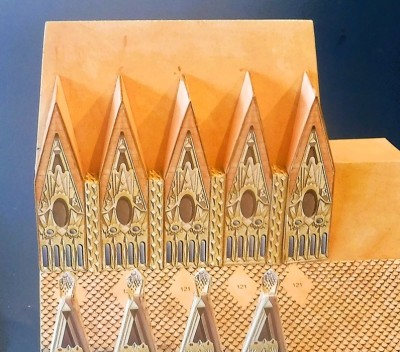 DSCF0220.JPG (233.49 Kio) Vu 67 fois … puis coller ces pignons au toit.<br /><br />Cordialement,<br />Kurt