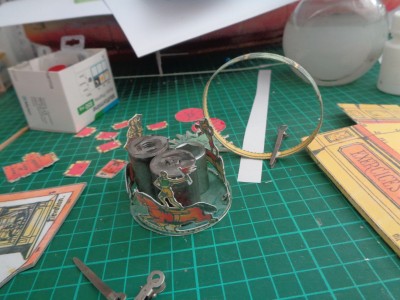 collage piste et chevaux