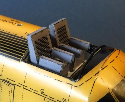 …et je les colle dans le cockpit.<br /><br />Cordialement,<br /><br />Kurt