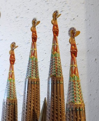 … complètent les quatre tours…