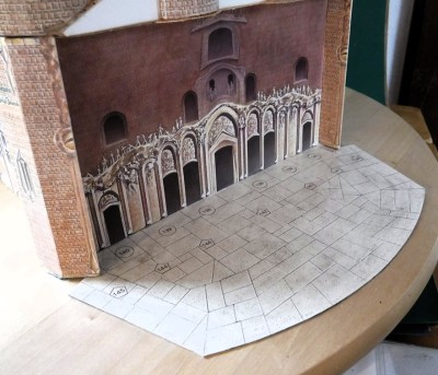 … est placée devant le portail principal.<br /><br />Cordialement,<br /><br />Kurt