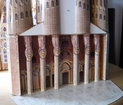 … et les installer devant l’entrée principale.<br /><br />Cordialement,<br /><br />Kurt