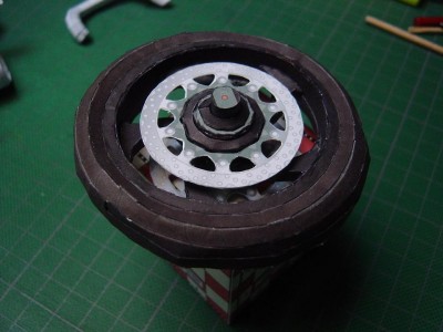 Un coté de la roue terminée