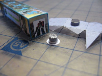 Et l'axe du pivot prêt à être inséré, toujours par l'intérieur