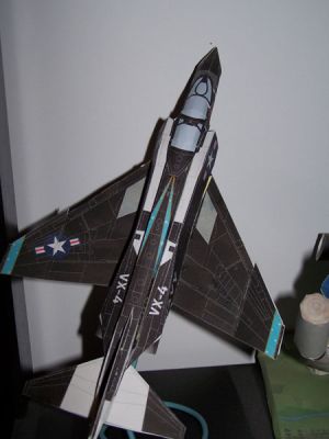 PHANTOM F4
en plus il vole...
il faudrai lester un peu plus pour que ca soit parfait.
c'est OJIMAK.

