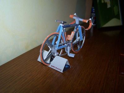 VELO
Juin 2006, pour offri  a un ami, chmapion departemental de cyclisme.

