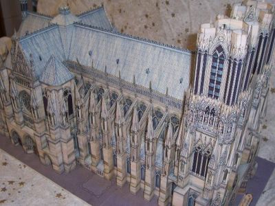 cathÃ©drale de Reims
La plus belle cathÃ©drale du monde.......Quand on est rÃ©mois, on est un peu chauvin....
Ma premiÃ¨re maquette en 1996, et pas la plus simple (beaucoup de traces de colle)
Une maquette trÃ¨s bien dÃ©taillÃ©e
