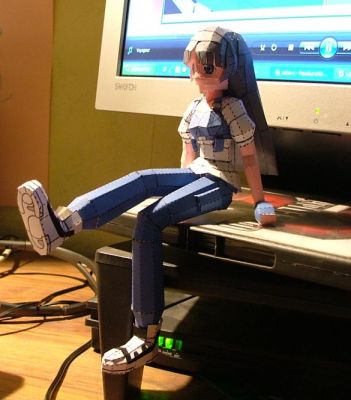 aoba, de jinky extend
Et voila, il faut que je fasse attention, maintenant, y Ã  du monde sur mon bureau qui me regarde... 

