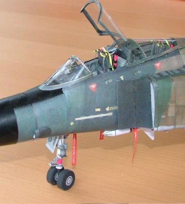 F4 phantom
Le cockpit Ã  Ã©tÃ© upgradÃ© Ã  ma sauce via une bonne vieille sÃ©ance de scratchbuild.
Le train avant peut pivoter
