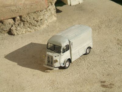 citroën type H
Pour faire plaisir aux concepteurs des planches. On ne fait pas que télécharger, on en commet un de temps à autres. Voir dans construction en images, un citroën H revisité.
vue de trois quart avant
