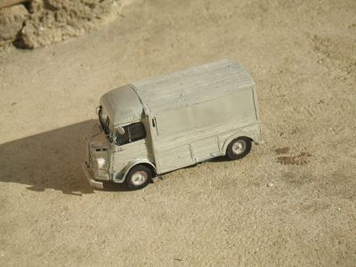citroën type H
côté gauche: rétroviseur, pas de porte coulissante, roue de secours
