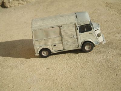 citroën type H
côté droit; porte coulissante et réservoir
