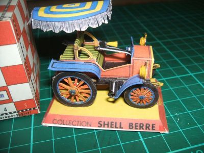 panhard et levassor 1894 réduite
fidèle au dessin original de L Franchi pour shell dans les années 60
Aller dans la rubrique montage pour le détail
