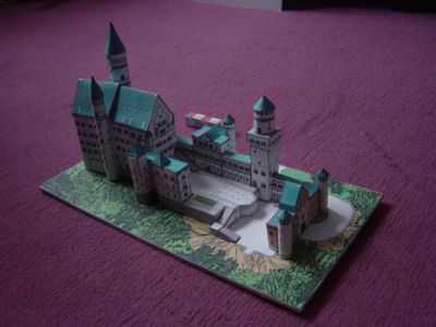 Chateau de Neuschwanstein de Papertoy
Assez simple, facile Ã  monter
