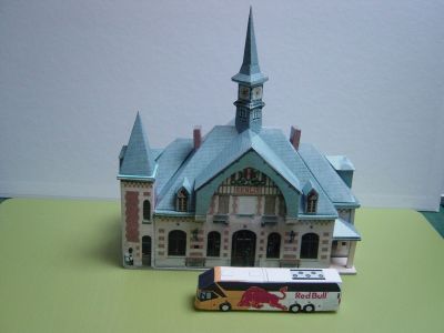 Gare de Senlis de PierreG
ModÃ¨le imprimÃ© sur papier photo, il reÃ§oit ses premiers visiteurs du car de MegaMoonLiner...

