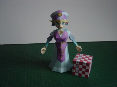 Princesse Zelda
A la demande de ma petite fille. Cette construction m'a fait dÃ©couvrir la souplesse du papier humidifiÃ© par la colle aidait au faÃ§onnage des piÃ¨ces.

