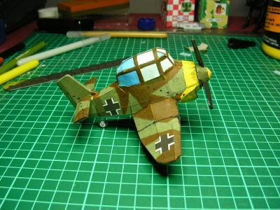 Le chti n'avion .
Ce modÃ©le n'est pas des plus simples Ã  assembler , et j'ai fait du mieux que je pouvais .
