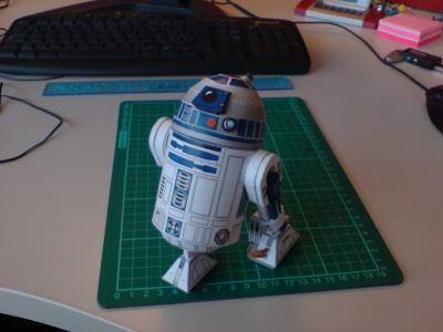 unitÃ© R2 sur 3 pieds
