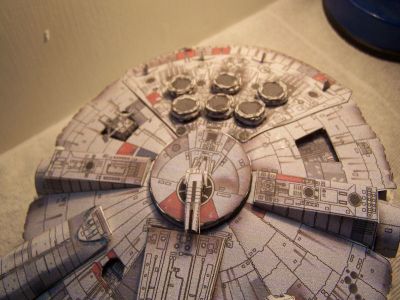 faucon millenium
le dessus du faucon millenium
