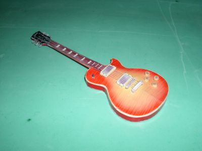 guitare
rÃ©alisation un copain " mike"
