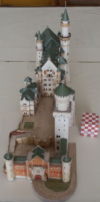 Le chÃ¢teau de Neuschwanstein en BaviÃ¨re
Je rÃªve de prolonger la maquette en lui adjoignant son promontoire de rochers et d'arbres.
