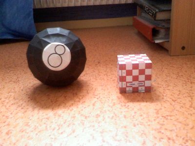 8
8em maquette. vous lui possez une question en la secouant, et elle vous repond... en anglais lol
