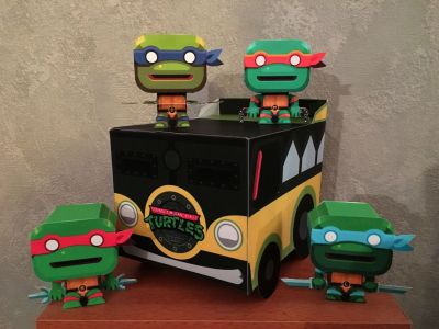 Les Tortues Ninja avec leur van

