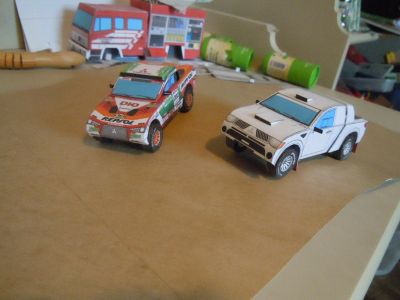 mitsubishi lancer et mitsubishi triton 
