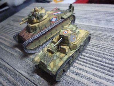 AMR 33 et Char D1
https://randpmodels.webnode.cz/models-1-87/
